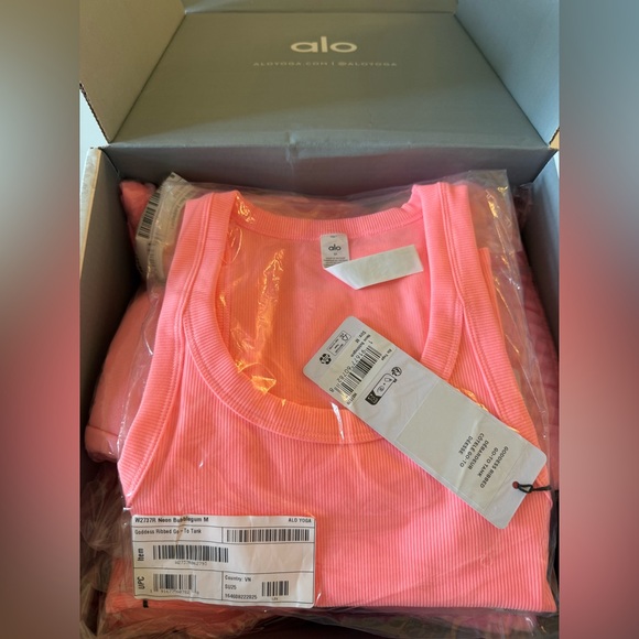🩷ALO🩷 Neon Bubblegum Goddess Ribbed Go To Tank NWT - Picture 6 of 6